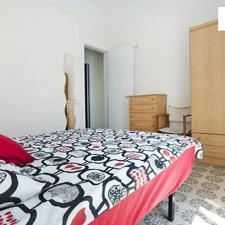 Cozy Near Sagrada Familia