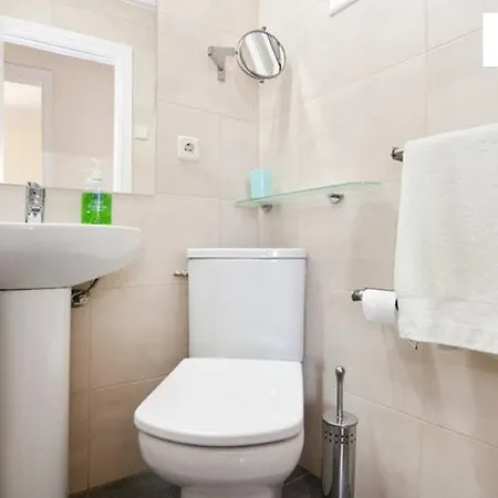 Cozy Near Sagrada Familia Apartment